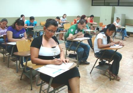 El CONED registra una matrícula anual de cinco mil estudiantes. Este colegio es un programa único en la región centroamericana.