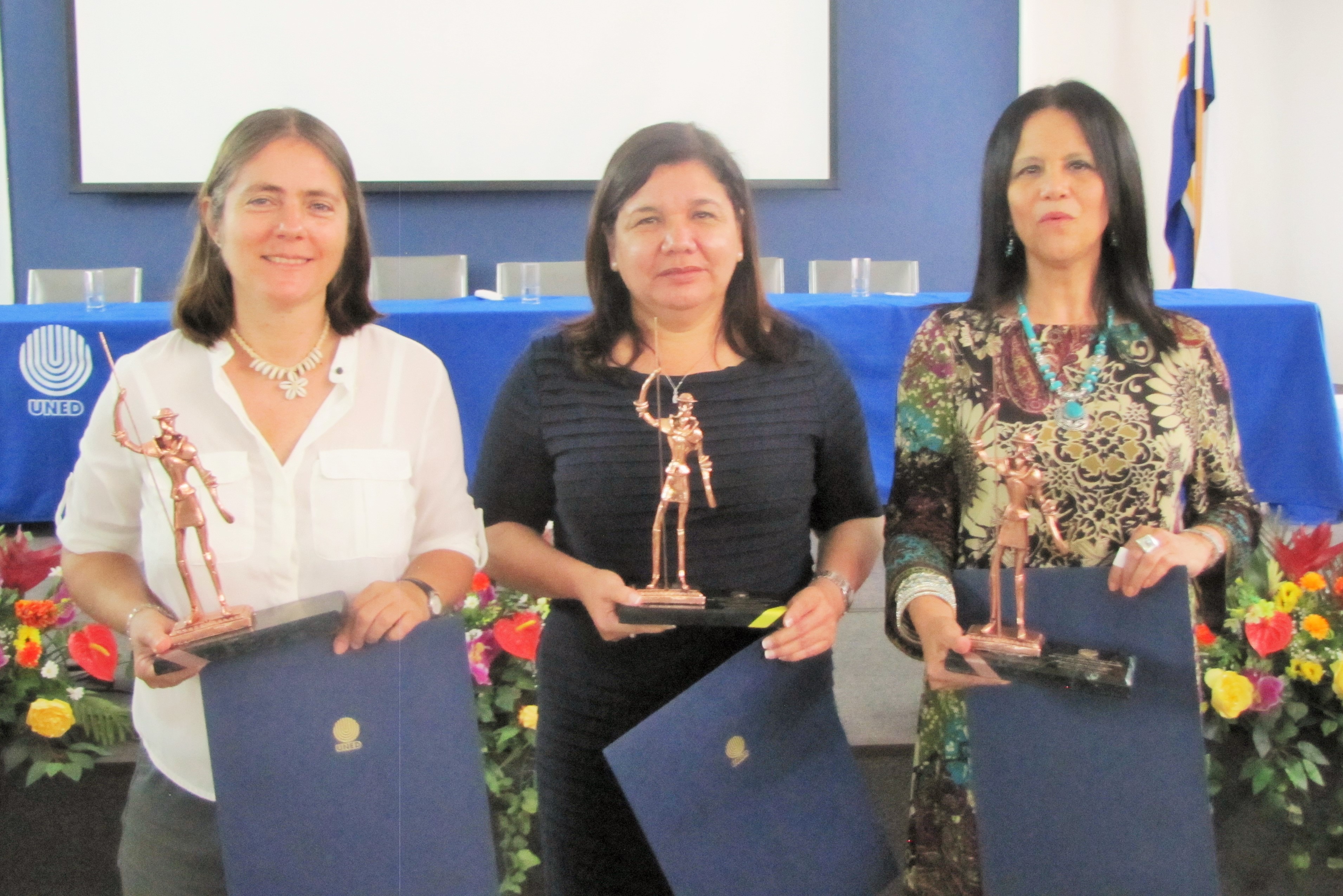 (De izq. a derech.) María Alejandra Maglianessi, Ileana Salas y Roxana Morales.